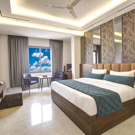 Hotel Hsp Plaza New Delhi Exterior photo