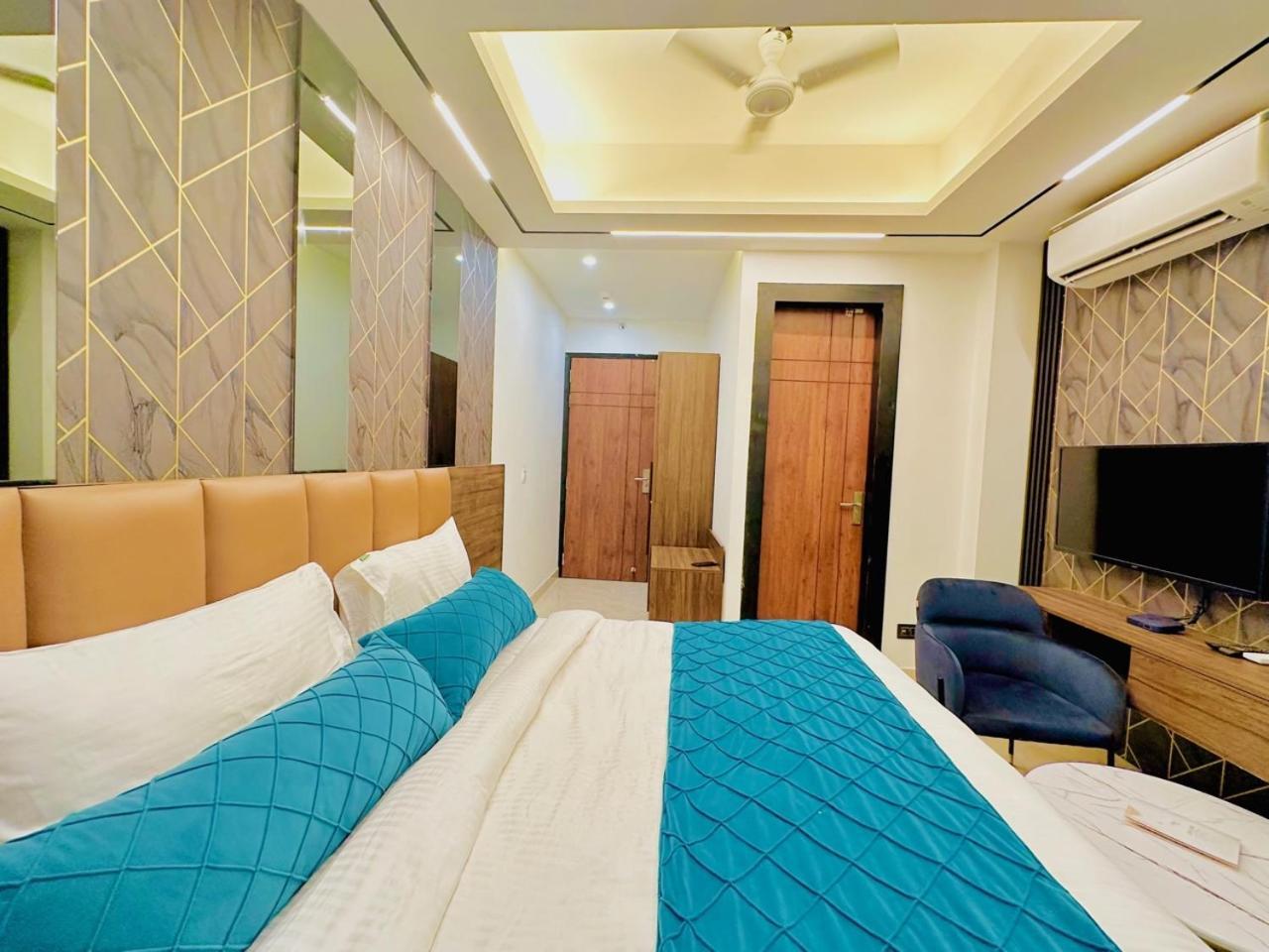 Hotel Hsp Plaza New Delhi Exterior photo