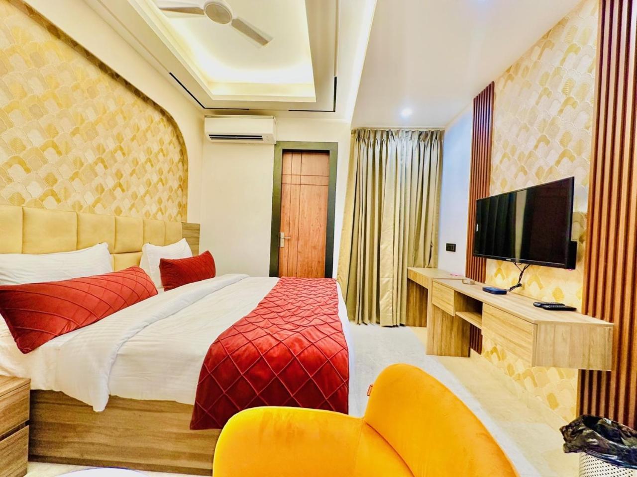 Hotel Hsp Plaza New Delhi Exterior photo